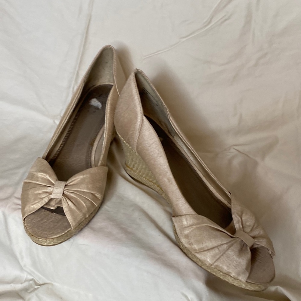 Life stride, Ecru color, Wedge. Size 10.